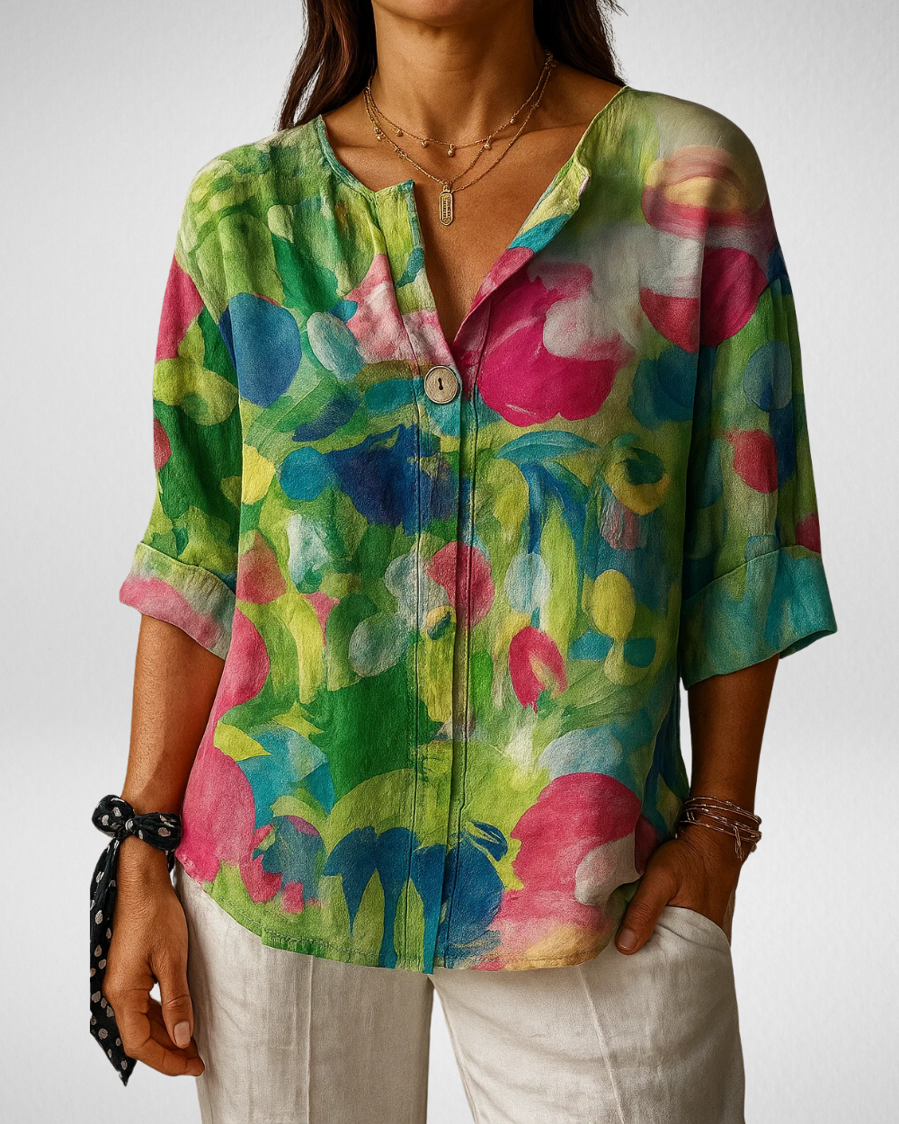 女性用フローラルVネック七分袖ブラウス